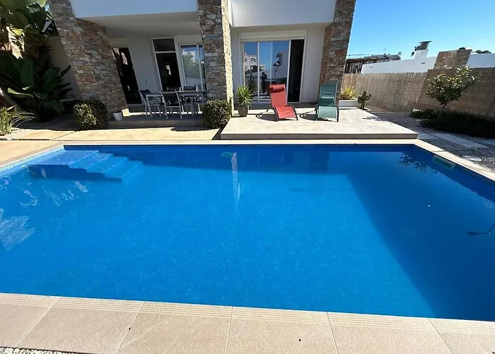 Rey Villa Alcanar
